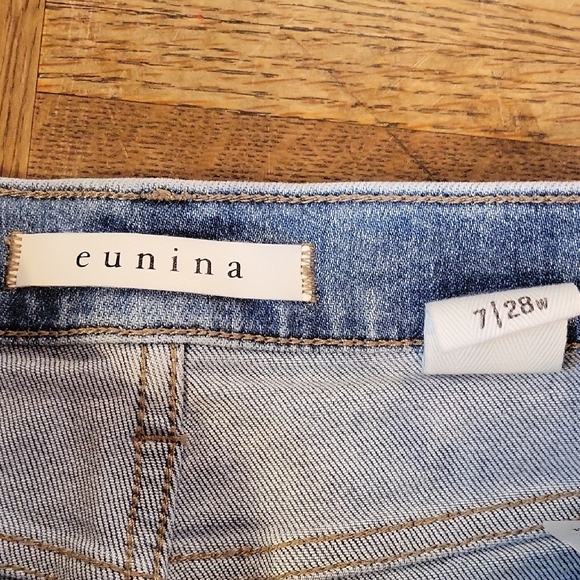 Eunina Rocky Super High Rise Boyfriend Distressed Jeans SIZE 7/28 - Picture 2 of 10